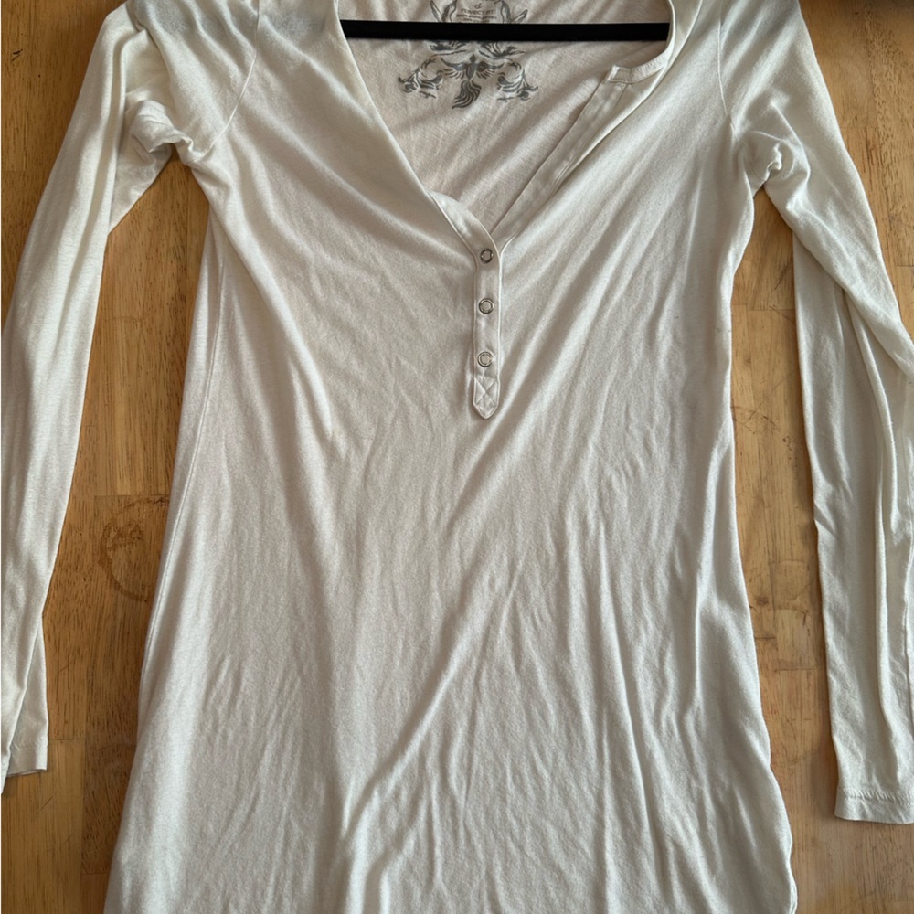 White long sleeve fitted women’s old navy shirt